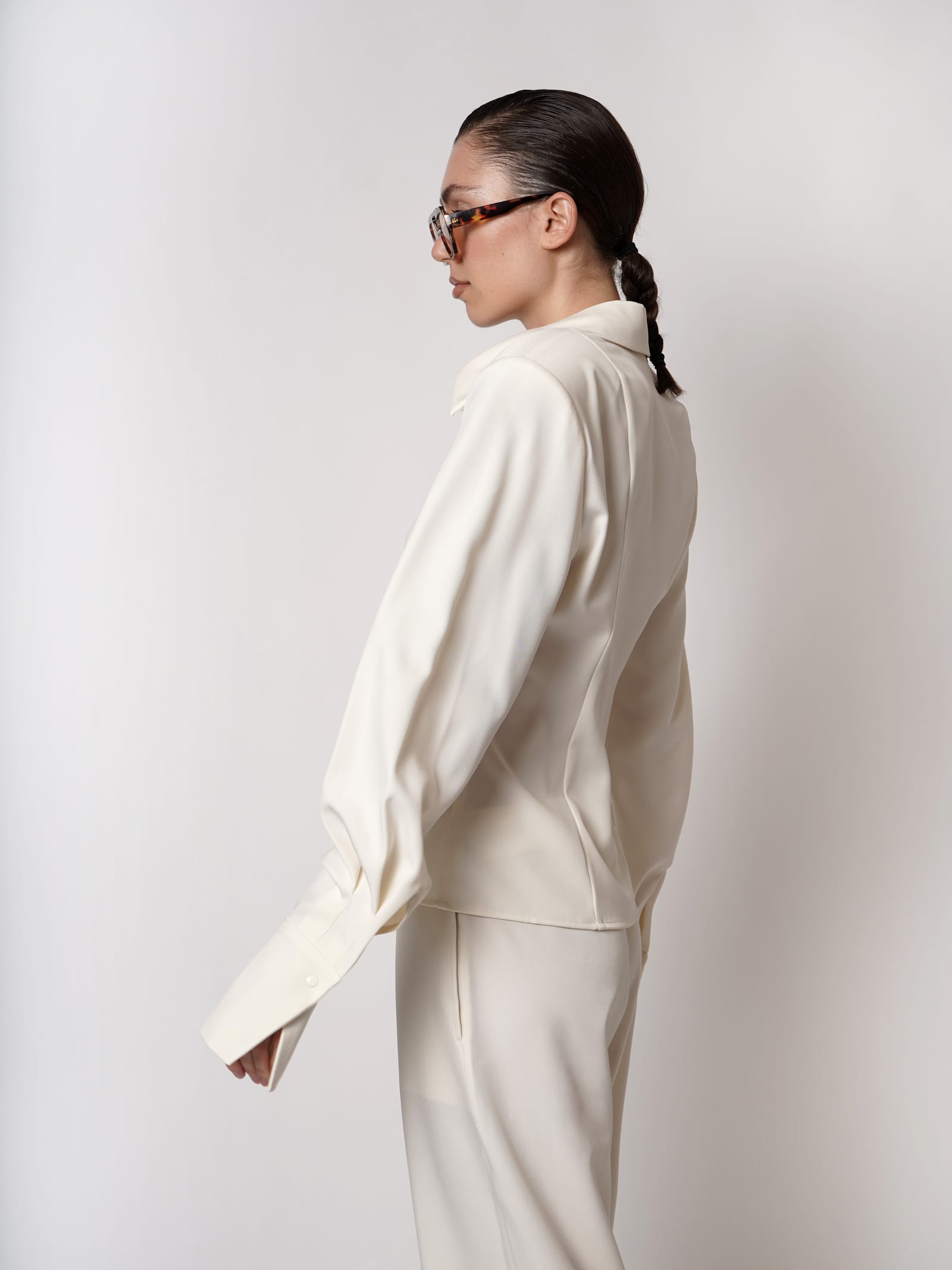 Рубашка из костюмной ткани Алайя/Alaia, молочная — кадр 8